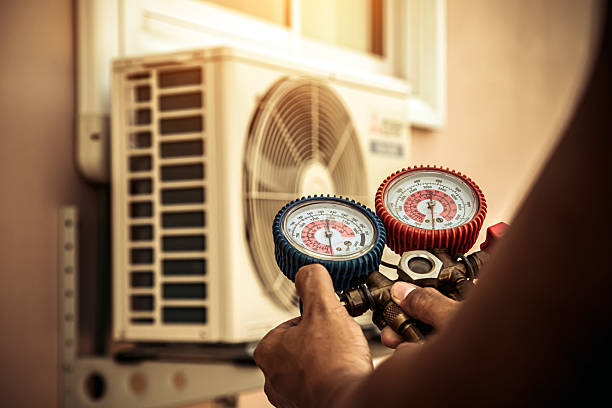 Professional Heat Pump Repair technician working in Santa Cruz, CA